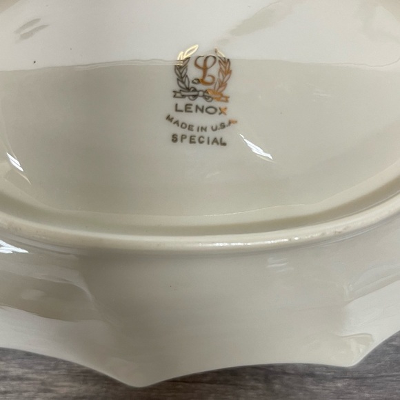 Lenox Special Leaf Dish – Ivory Porcelain with 22k Gold Trim – Vintage USA - Picture 4 of 7